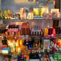 فروشنده مغازه خرازی ارایشی