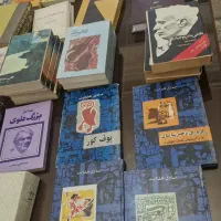 تعدادی کتاب با چاپ و جلدهای قدیمی