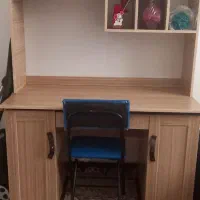 میز تحریر وقفسه کتاب
