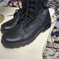 پوتین چرم.سربازی.کادری.کوهنوردی|کیف، کفش، کمربند|اصفهان, بوستان کوهستانی صفه|دیوار