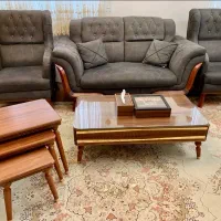 مبل ۷ نفره در حد نو/میز وسط/۳ تا میز عسلی
