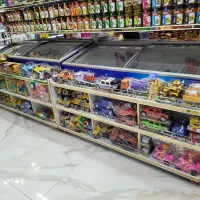 کارگر وپیک مغازه سوپر مارکت