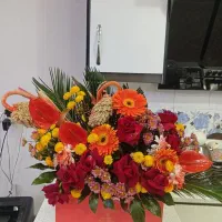 سبد گل باکس گل طبیعی برای یک ساعت پیش