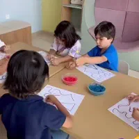 همکاری در خانه بازی (یک نفرمربی و دو نفر خدماتی)