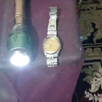 چراغ قوه و ساعت