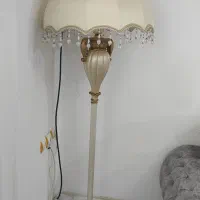 آباژور ایستاده