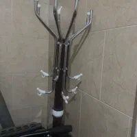 چوب لباسی ایستاده پایه سنگی