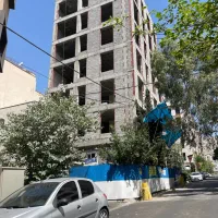 فروشنده-خانم-شرکت-ساختمانی