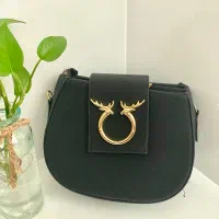 کیف|کیف، کفش، کمربند|میانه, |دیوار