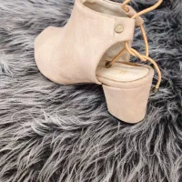 مزاحمت پیگیری میشه|کیف، کفش، کمربند|فردیس, نگارستان|دیوار