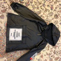 هودی چرم|لباس|فردیس, نسترن شرقی|دیوار