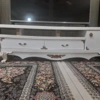یک عدد میزتلویزیون به فروش میرسد .