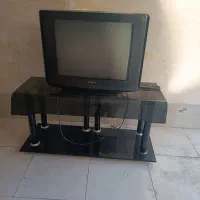 تلویزیون و میز