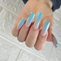 خدمات ناخن و مژه vip