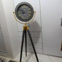 ساعت ایستاده و جاکفشی