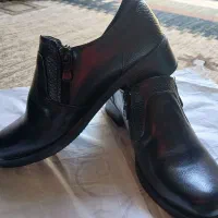 یک جفت کفش نو کاملا سالم وشیک