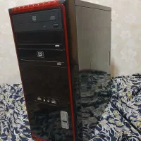 یک دستگاه کامپیوتر خانگی با تمام لوازم در حد آک
