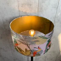 آباژور ایستاده کنار سالنی بسیار زیبا ۳ میلیون