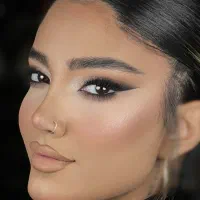 خدمات تخصصی میکاپ و شنیون