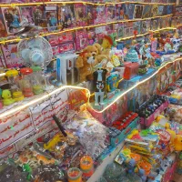 2نفرفروشنده خانم