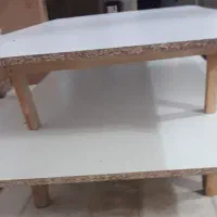 زیر تختی با پایه های چوبی رنگ سفید