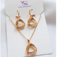 نیمست زنجیری نگین دار مجلسی طلایی زیبا