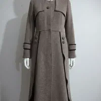 دو تا پالتو زنانه تمیز و کماستفاده به فروش میرسد