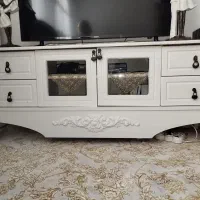 میز تلویزیون کاملا سالم و تمیز