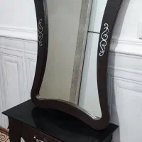 آینه و زیرش با شمعدان