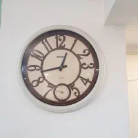 ساعت دیواری بزرگ
