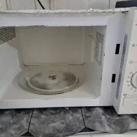 مایکروفر و میز تلویزیون