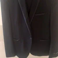 یک عدد کت شلوار مردانه سورمه ایی با کروات