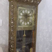 ساعت برنزی ایستاده