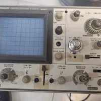 مانیتور Dell و اسیلوسکوپ هیتاچی