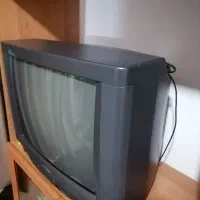 یک عدد تلویزون و دیجیتال و میز تلویزون