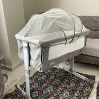 تخت کنار مادر