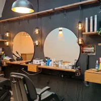 ارایشگر آقا و وردست اقا