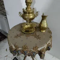 سماور زغالی همراه با میز ورومیزی