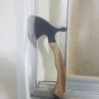 تبر کوچک. تمیز. نو می باشد