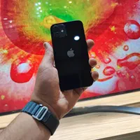 اپل iPhone 12 با حافظهٔ ۱۲۸ گیگابایت