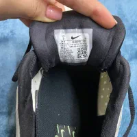 کتونی خارجی طوسی فسفری|کیف، کفش، کمربند|پرند, فاز ۴|دیوار