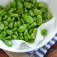 نیازمند سرگروه باقالی پاک کنی