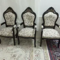 یک دست مبل ۹نفره سالم وبا بهترین چوب.