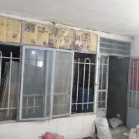 درب و پنجره آهنی سالم و تمیز سنگین