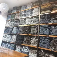 فروشنده اقا  پوشاک