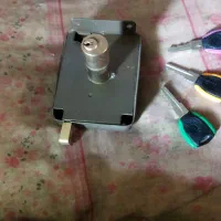 قفل درب اهنی حیاط نو نو