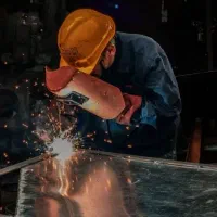 آموزش حرفه ای جوشکاری با مدرک فنی و حرفه ای