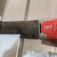 افقی بر میلواکی|ابزارآلات|خاوران, |دیوار