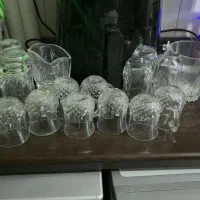 تعدادی ظروف چینی و پیرکس  در حد نو