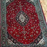 فرش و کمد لباس و بچه